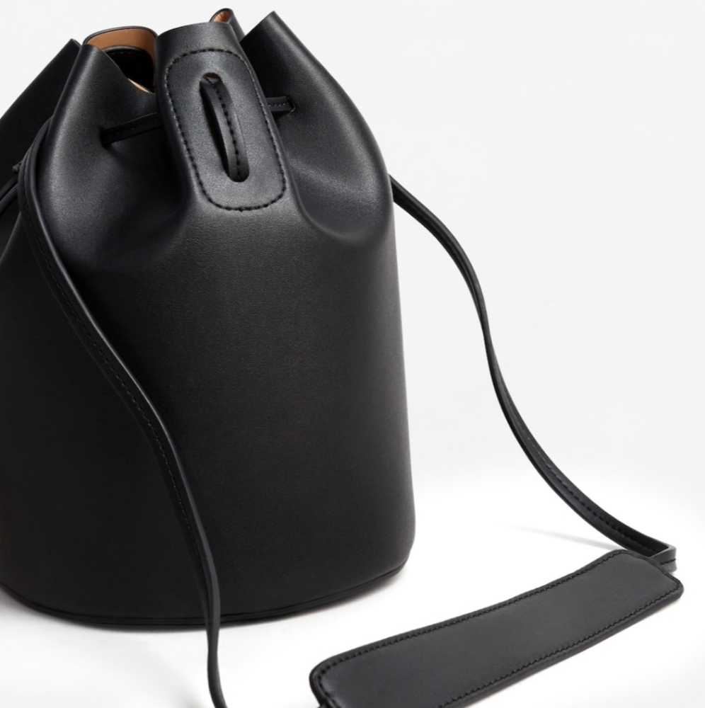 🔥🔥SOLD!🔥🔥 Mango bucket bag - Picture 11 of 14
